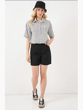 Camisa cropped às riscas com bolso bdart