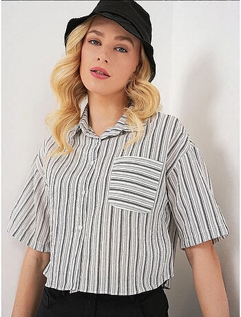 Camisa cropped às riscas com bolso bdart