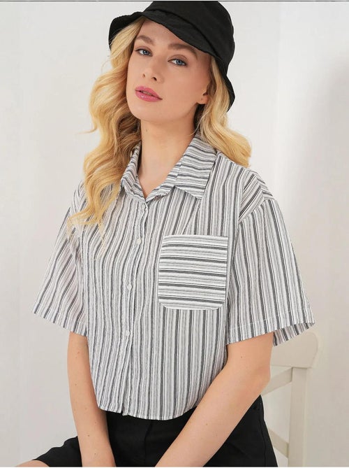 Camisa cropped às riscas com bolso bdart - Kiabi