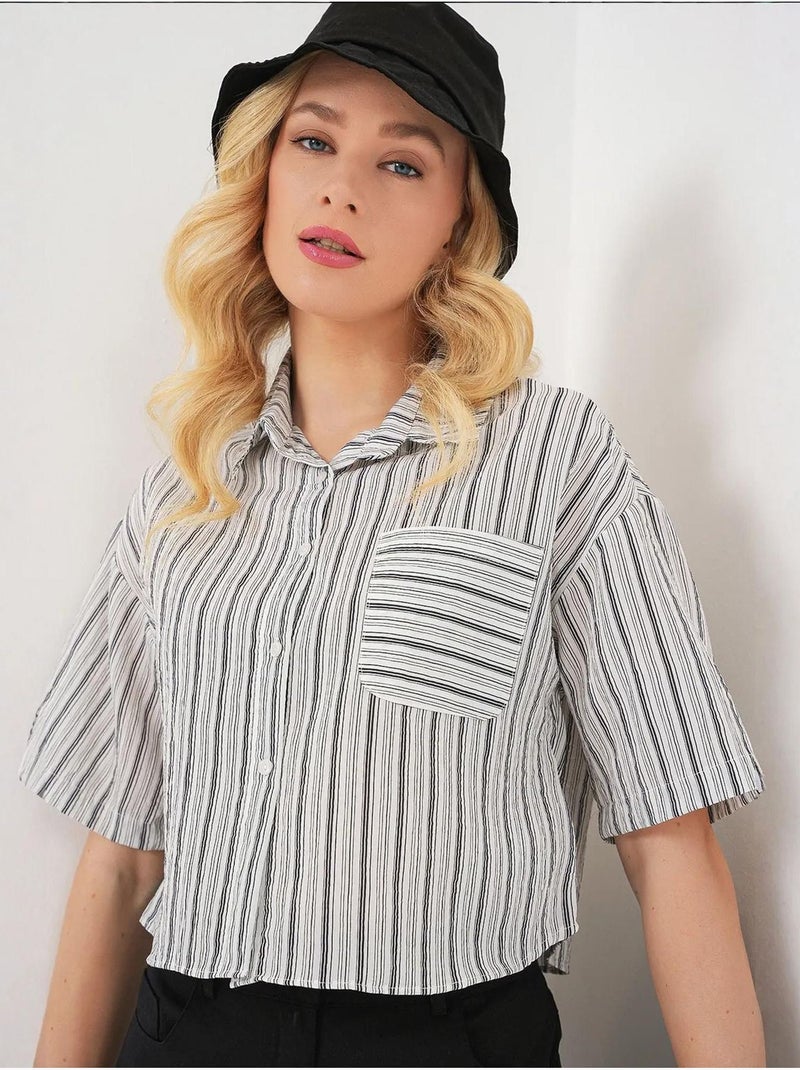 Camisa cropped às riscas com bolso bdart Preto - Kiabi