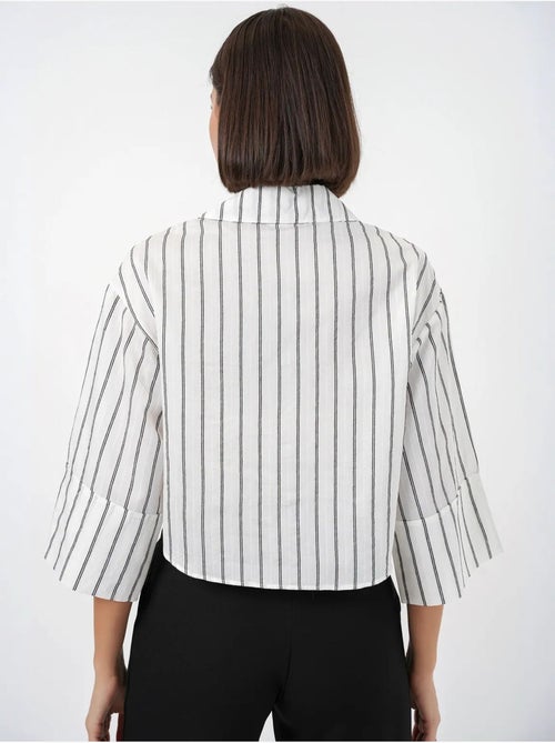 Camisa cropped às riscas oversized com fecho de botões bdart - Kiabi Camisa cropped às riscas oversized com fecho de botões bdart - Kiabi