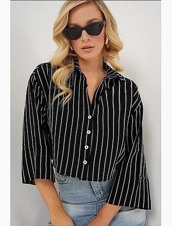 Camisa cropped às riscas oversized com fecho de botões bdart