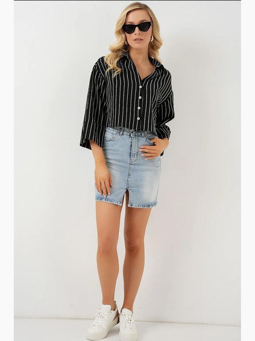 Camisa cropped às riscas oversized com fecho de botões bdart - Kiabi Camisa cropped às riscas oversized com fecho de botões bdart - Kiabi