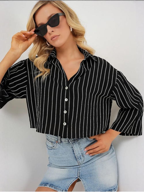 Camisa cropped às riscas oversized com fecho de botões bdart - Kiabi Camisa cropped às riscas oversized com fecho de botões bdart - Kiabi