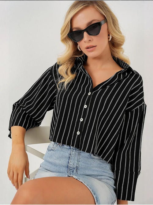 Camisa cropped às riscas oversized com fecho de botões bdart - Kiabi Camisa cropped às riscas oversized com fecho de botões bdart - Kiabi