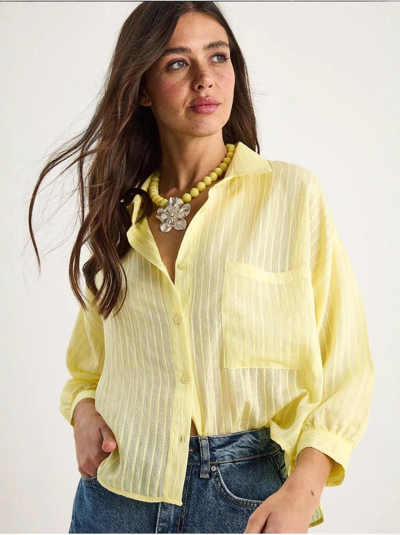 Camisa cropped às riscas texturadas com fecho de botões e bolso lucci Amarelo-limão - Kiabi