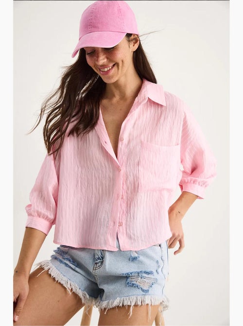 Camisa cropped às riscas texturadas com fecho de botões e bolso lucci - Kiabi