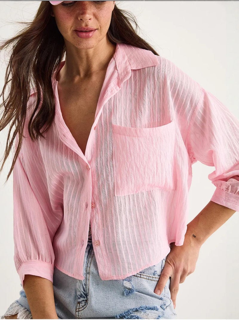 Camisa cropped às riscas texturadas com fecho de botões e bolso lucci Rosa-claro - Kiabi