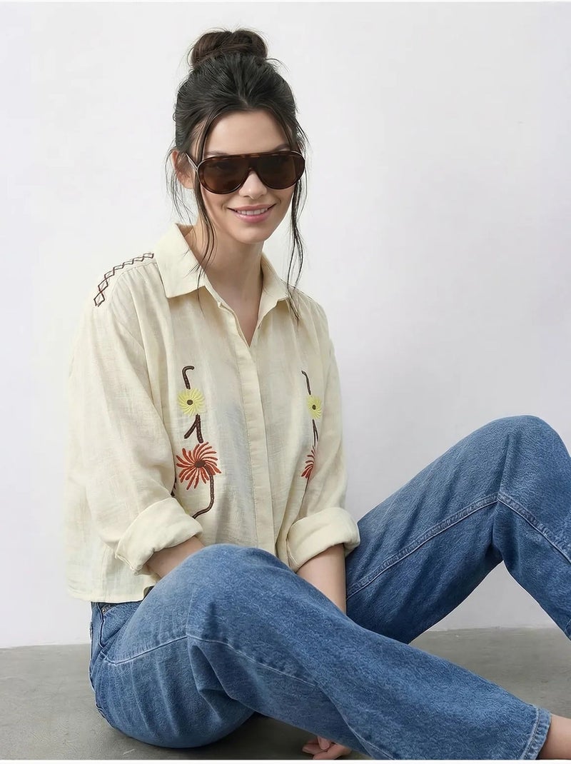Camisa cropped bordada com fecho de botões lucci Creme - Kiabi