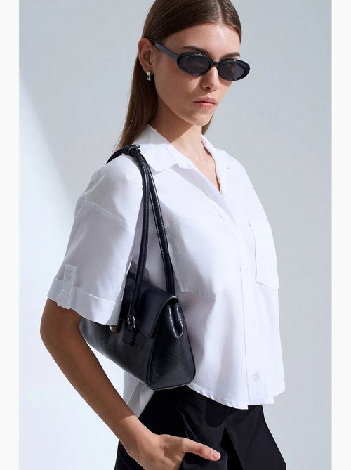 Camisa cropped feminina com bolso dilvin - Kiabi Camisa cropped feminina com bolso dilvin - Kiabi