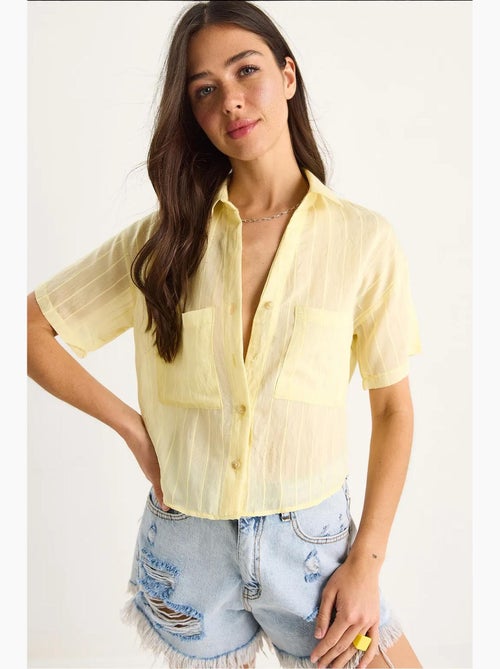 Camisa curta de viscose às riscas com detalhe de bolso duplo lucci - Kiabi Camisa curta de viscose às riscas com detalhe de bolso duplo lucci - Kiabi