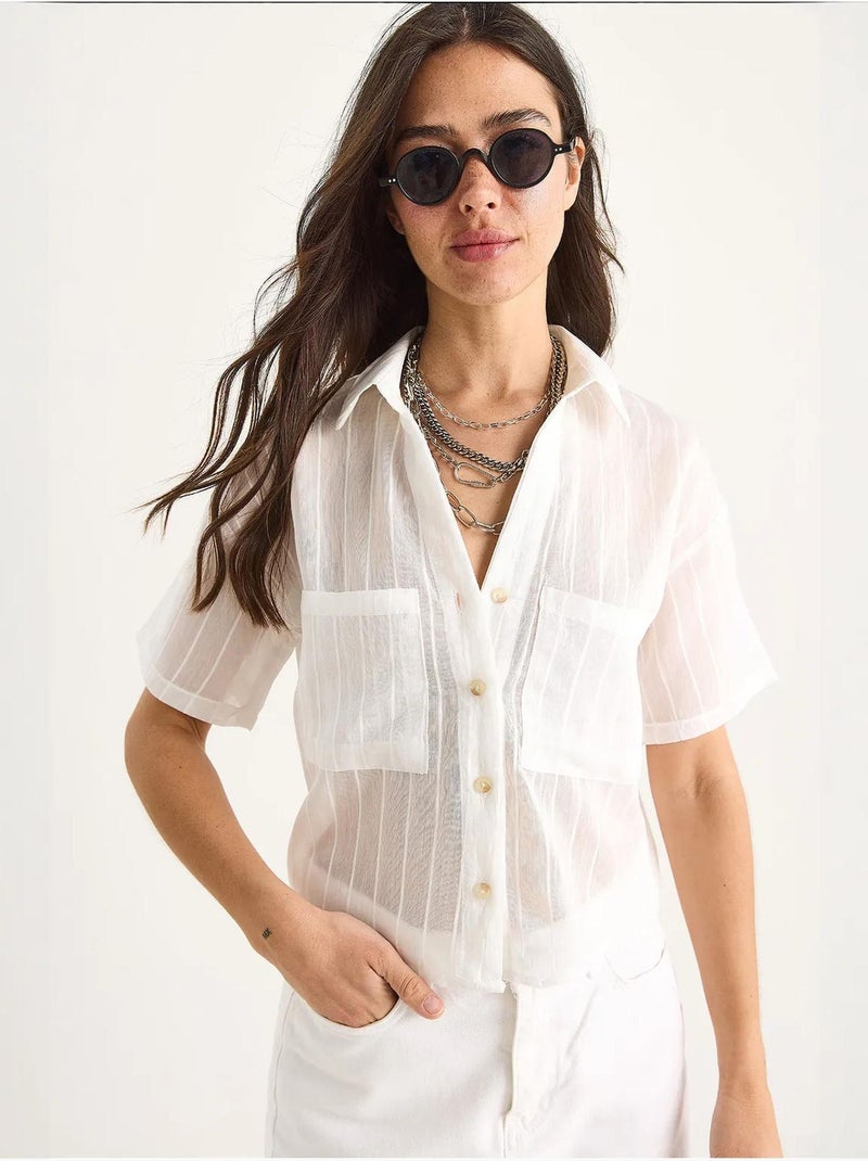 Camisa curta de viscose às riscas com detalhe de bolso duplo lucci Branco - Kiabi