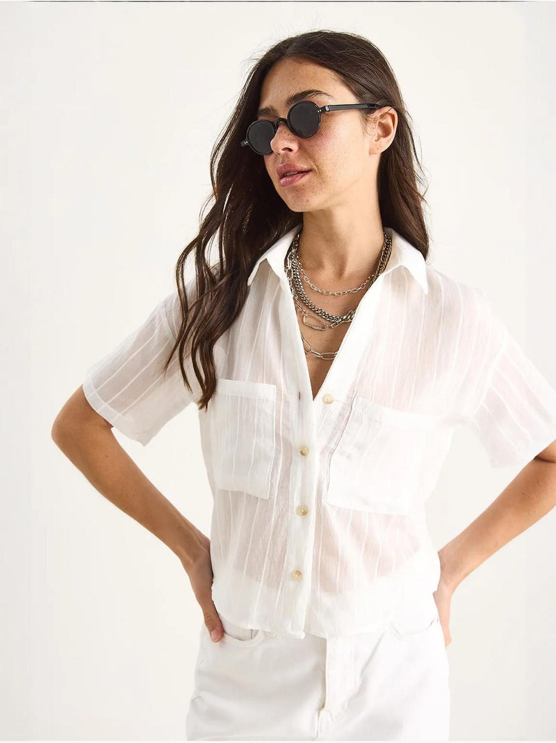 Camisa curta de viscose às riscas com detalhe de bolso duplo lucci Branco - Kiabi