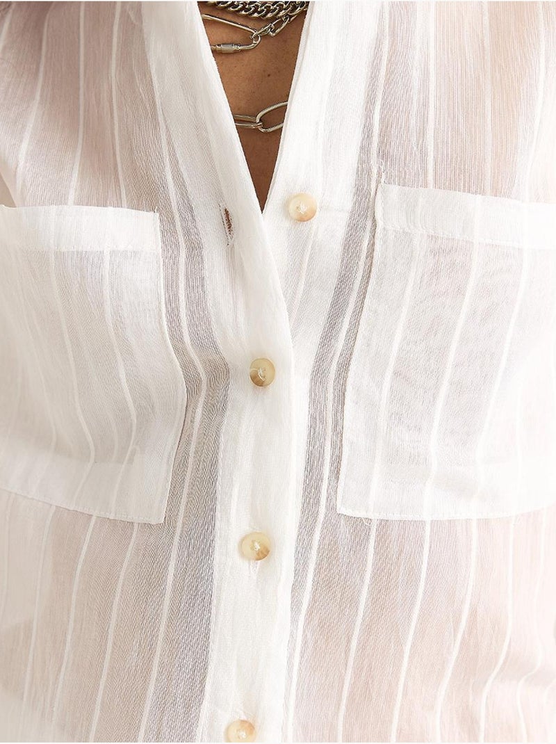 Camisa curta de viscose às riscas com detalhe de bolso duplo lucci Branco - Kiabi