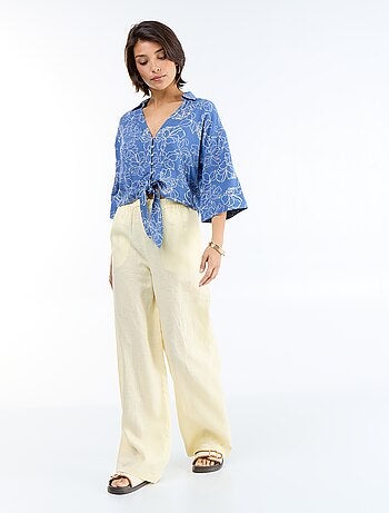 Camisa curta oversize com nó