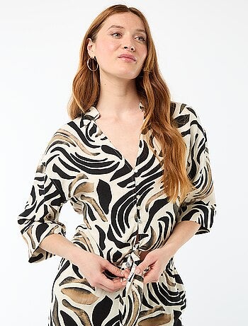 Camisa curta oversize com nó