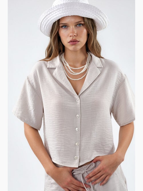 Camisa curta texturada com fecho de botões busem - Kiabi Camisa curta texturada com fecho de botões busem - Kiabi