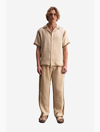 Camisa de algodão tecido com textura com fecho de botões giesto