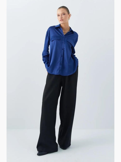 Camisa de cetim abotoada com detalhe de bolso mixray - Kiabi Camisa de cetim abotoada com detalhe de bolso mixray - Kiabi
