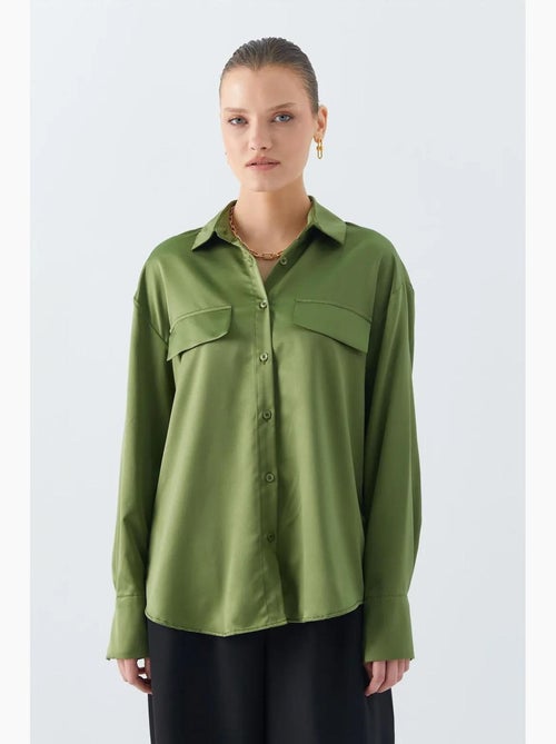Camisa de cetim abotoada com detalhe de bolso mixray - Kiabi Camisa de cetim abotoada com detalhe de bolso mixray - Kiabi
