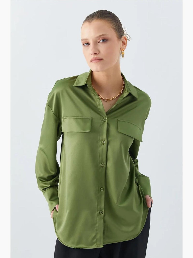 Camisa de cetim abotoada com detalhe de bolso mixray Cáqui - Kiabi