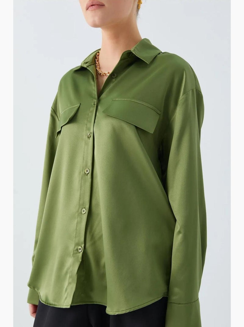 Camisa de cetim abotoada com detalhe de bolso mixray Cáqui - Kiabi