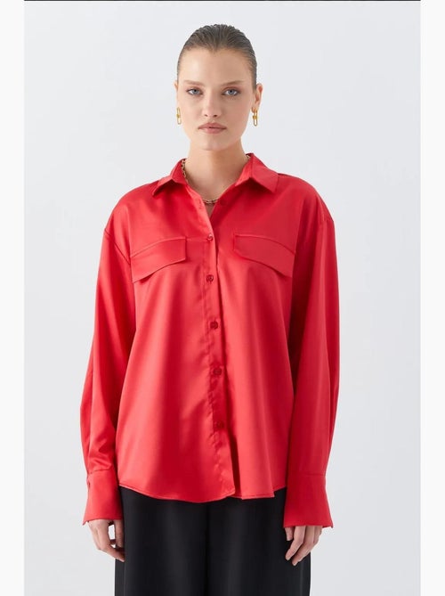 Camisa de cetim abotoada com detalhe de bolso mixray - Kiabi Camisa de cetim abotoada com detalhe de bolso mixray - Kiabi
