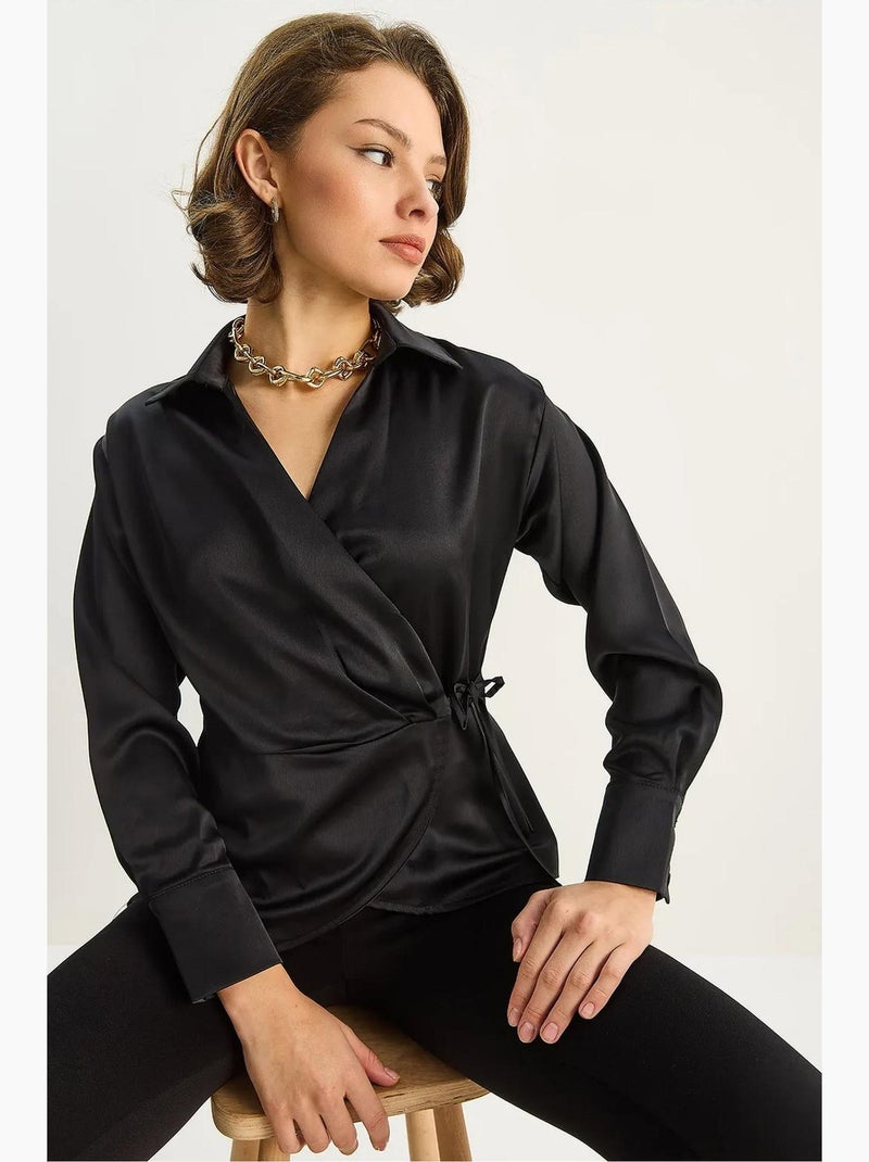 Camisa de cetim com decote em v e fecho de atar lucci Preto - Kiabi