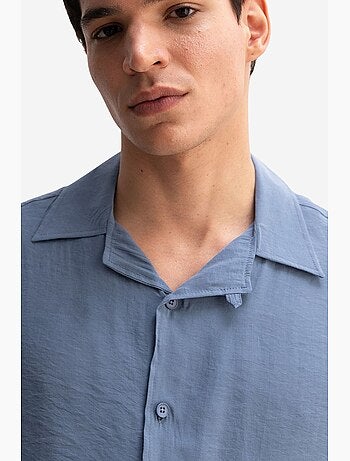 Camisa de crepe com detalhe de nó de corte descontraído para homem giesto