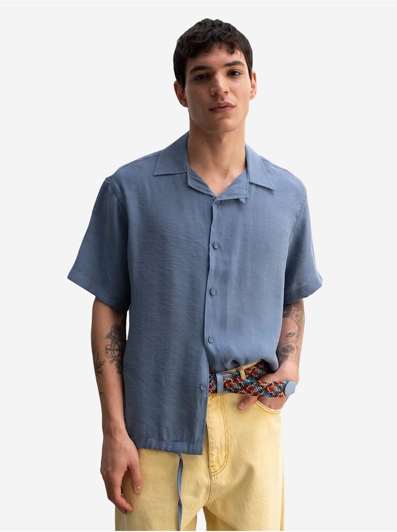 Camisa de crepe com detalhe de nó de corte descontraído para homem giesto Azul-safira - Kiabi