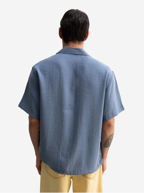 Camisa de crepe com detalhe de nó de corte descontraído para homem giesto - Kiabi Camisa de crepe com detalhe de nó de corte descontraído para homem giesto - Kiabi