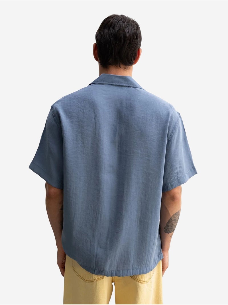 Camisa de crepe com detalhe de nó de corte descontraído para homem giesto Azul-safira - Kiabi
