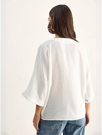 Camisa de crepe de algodão bordado com decote em v lucci