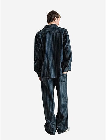 Camisa de ganga às riscas com botões e bolso giesto