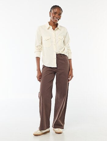 Camisa de ganga com 2 bolsos aplicados com aba no peito