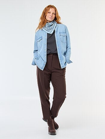 Camisa de ganga com bolsos de aba