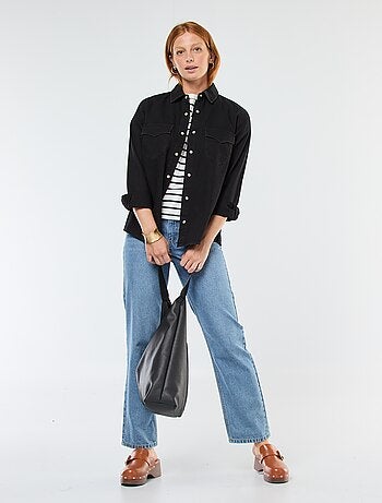 Camisa de ganga com bolsos de aba