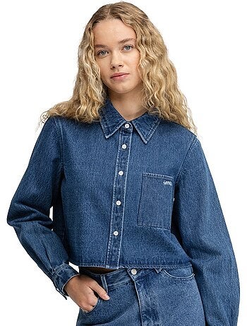 Camisa de ganga cropped para mulher