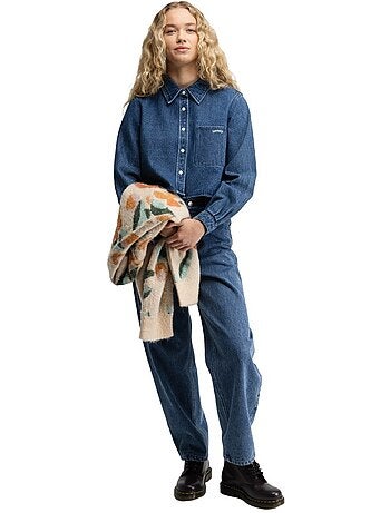 Camisa de ganga cropped para mulher