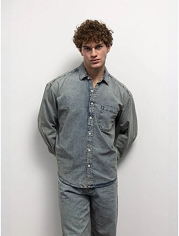 Camisa de ganga regular fit com botões e bolso giesto
