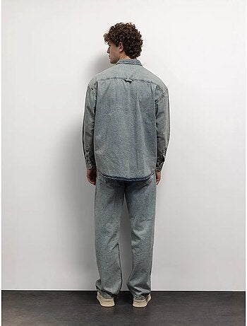 Camisa de ganga regular fit com botões e bolso giesto