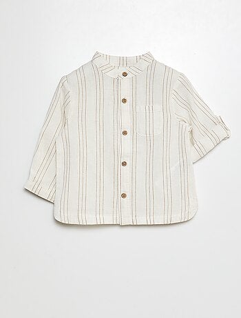Camisa de gola mao com mangas que podem ser dobradas