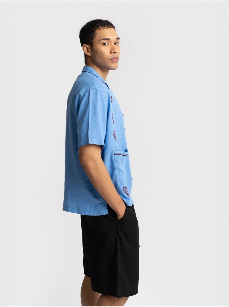 Camisa de homem em popelina de algodão bordada de manga curta giesto Azul - Kiabi