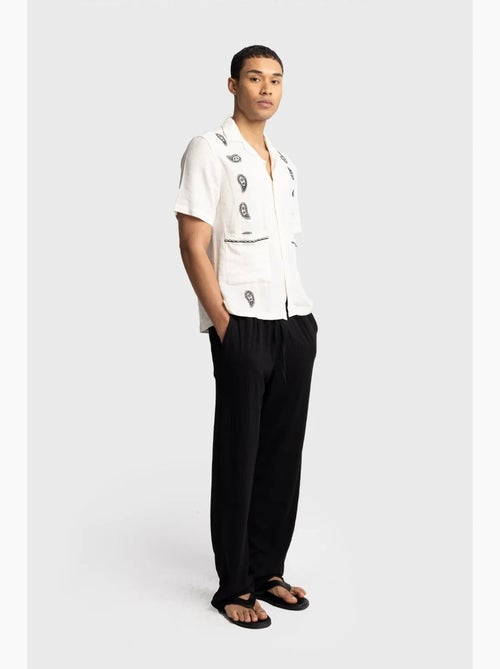 Camisa de homem em popelina de algodão bordada de manga curta giesto - Kiabi