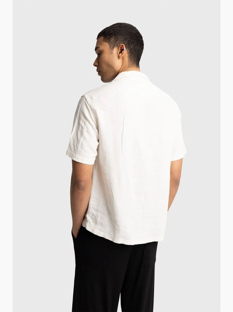 Camisa de homem em popelina de algodão bordada de manga curta giesto Branco sujo - Kiabi