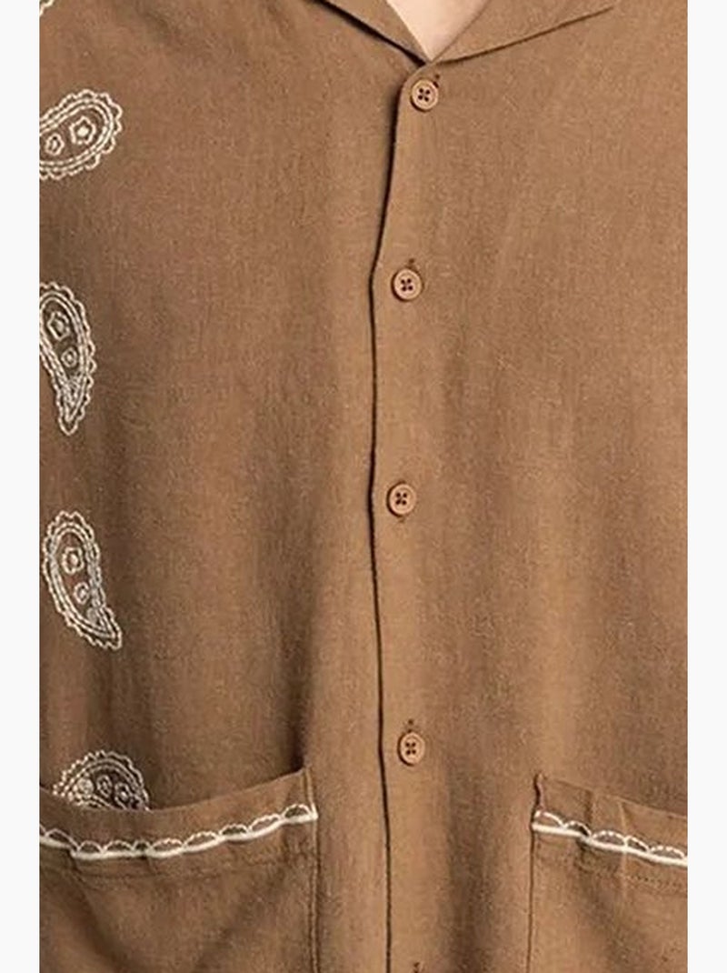 Camisa de homem em popelina de algodão bordada de manga curta giesto Camelo - Kiabi