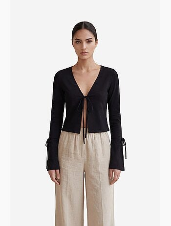 Camisa de linho cropped com decote em v e detalhe de atilhos my fashion