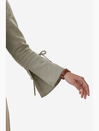 Camisa de linho cropped com decote em v e detalhe de atilhos my fashion
