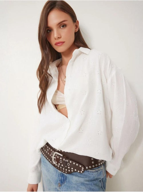 Camisa de manga comprida bordada texturada com fecho de botões. Istanbul - Kiabi Camisa de manga comprida bordada texturada com fecho de botões. Istanbul - Kiabi