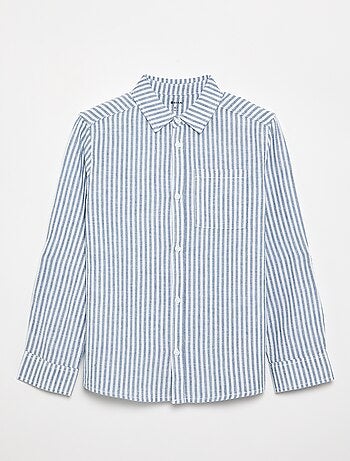 Camisa de manga comprida e bolso no peito